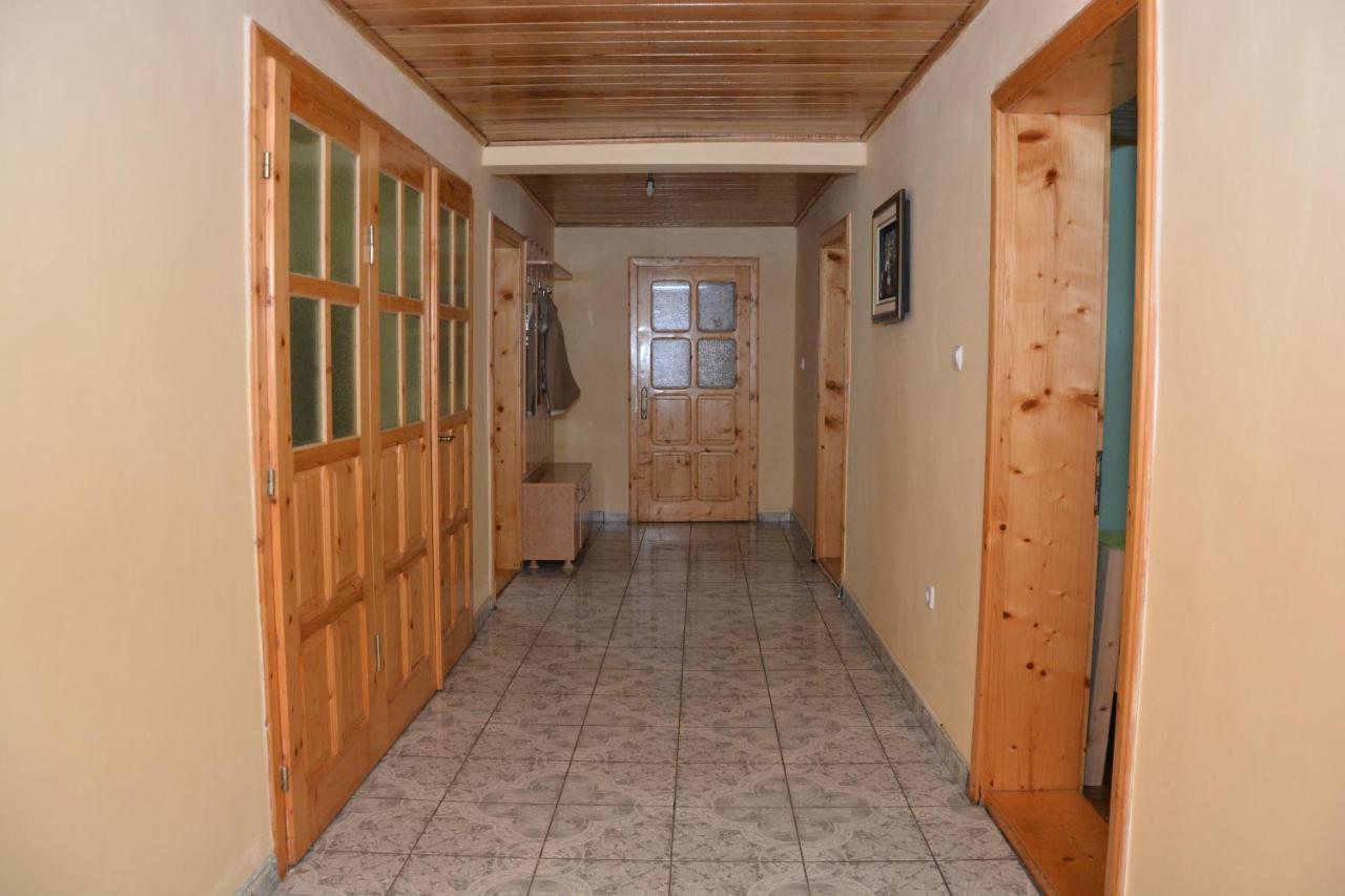 ホテル Casa Verde Rîu de Mori エクステリア 写真